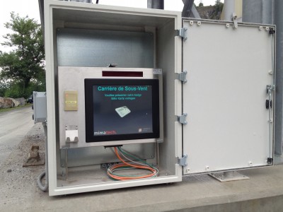 Borne self-service installation